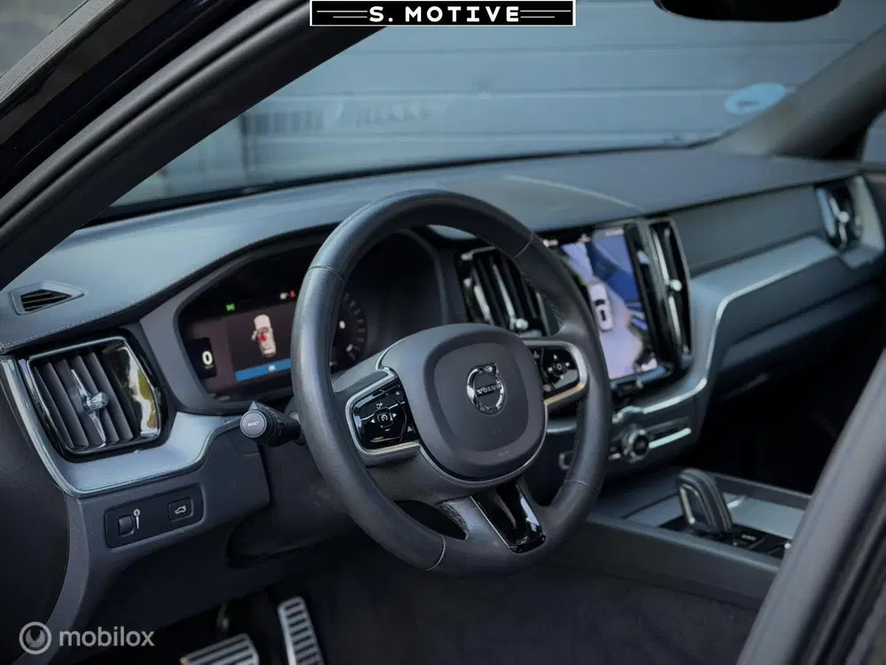 Volvo XC60 2.0 B5 R-Design Dark 360° uit 2022, foto 3