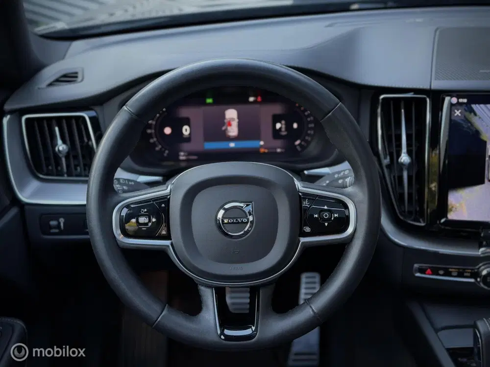 Volvo XC60 2.0 B5 R-Design Dark 360° uit 2022, foto 4