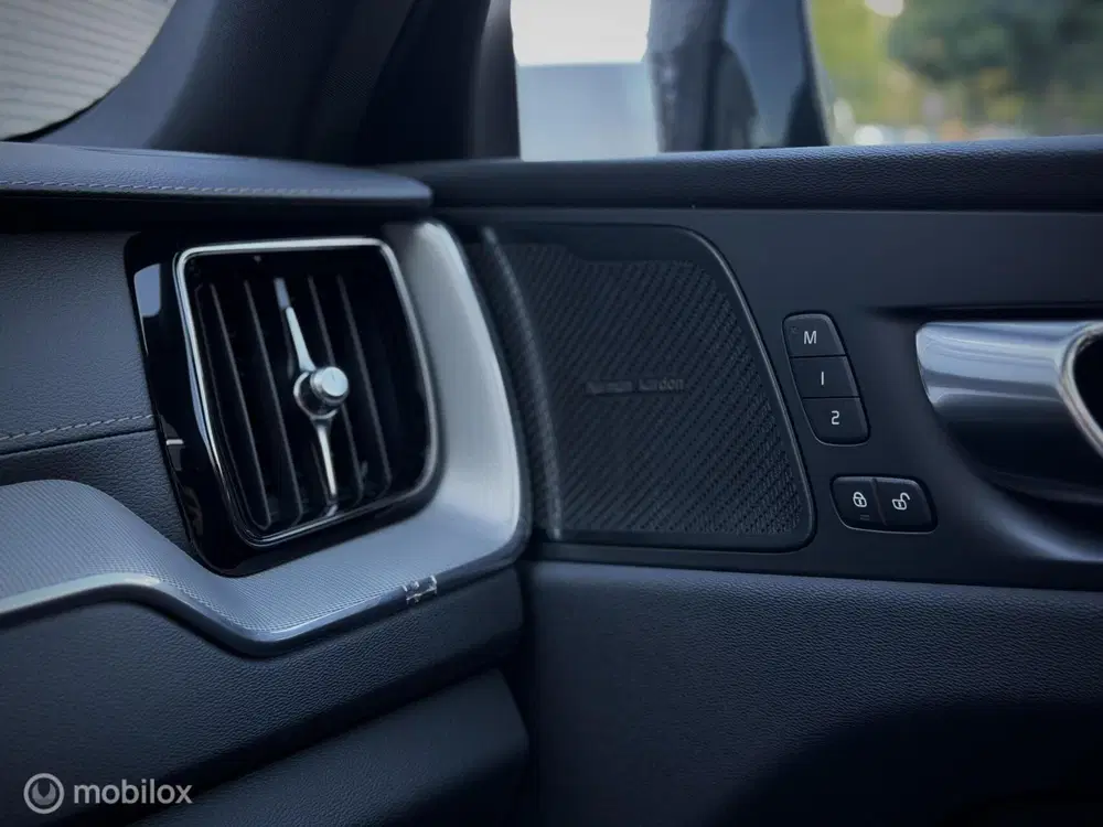 Volvo XC60 2.0 B5 R-Design Dark 360° uit 2022, foto 7