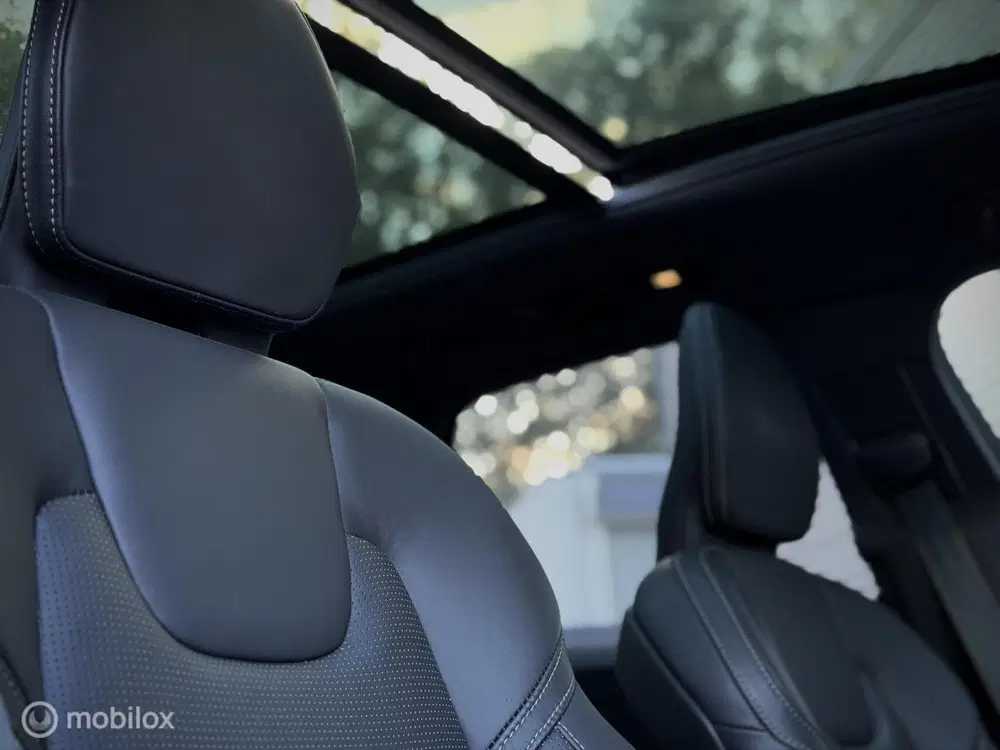 Volvo XC60 2.0 B5 R-Design Dark 360° uit 2022, foto 9