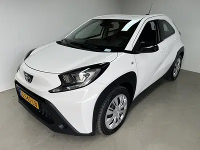 Toyota Aygo X 1.0 VVT-i MT Play Apple Carplay Camera NAP uit 2023