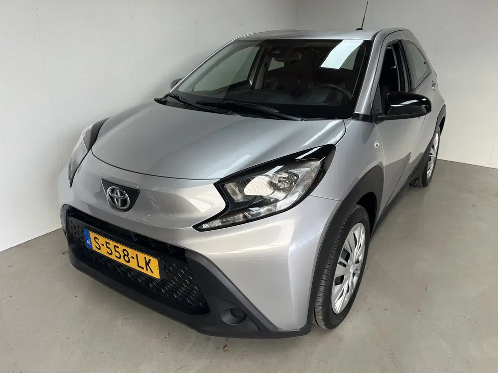 Toyota Aygo X 1.0 VVT-i MT Play Apple Carplay Camera NAP uit 2023