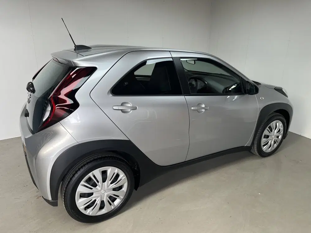 Toyota Aygo X 1.0 VVT-i MT Play Apple Carplay Camera NAP uit 2023, foto 3