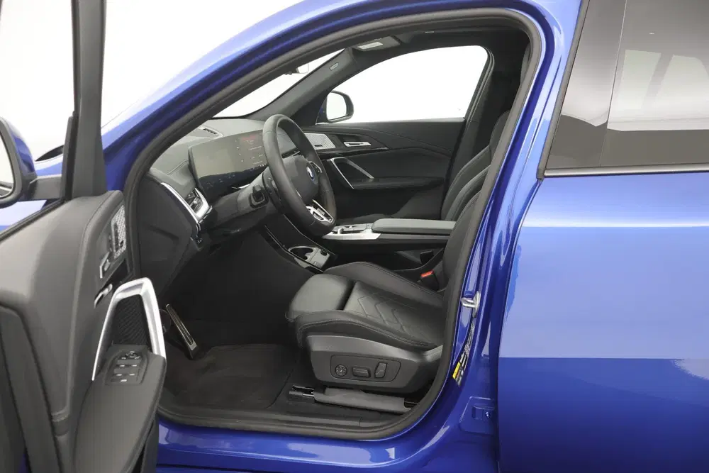 BMW iX2 eDrive20 67 kWh M Sport Edition PANODAK uit 2025, foto 10