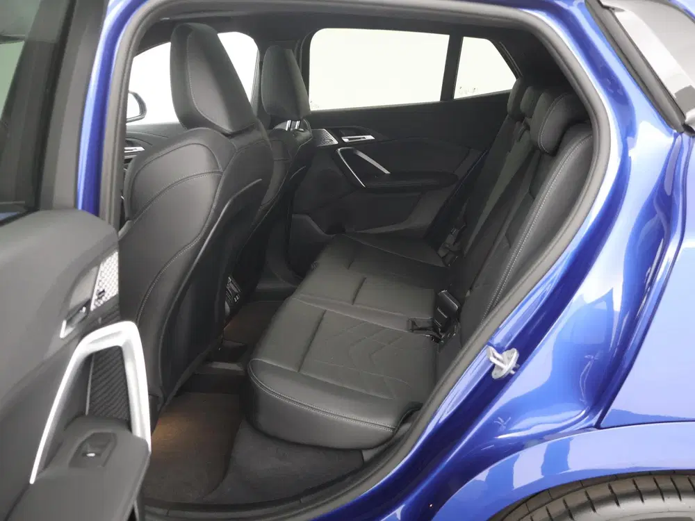 BMW iX2 eDrive20 67 kWh M Sport Edition PANODAK uit 2025, foto 11