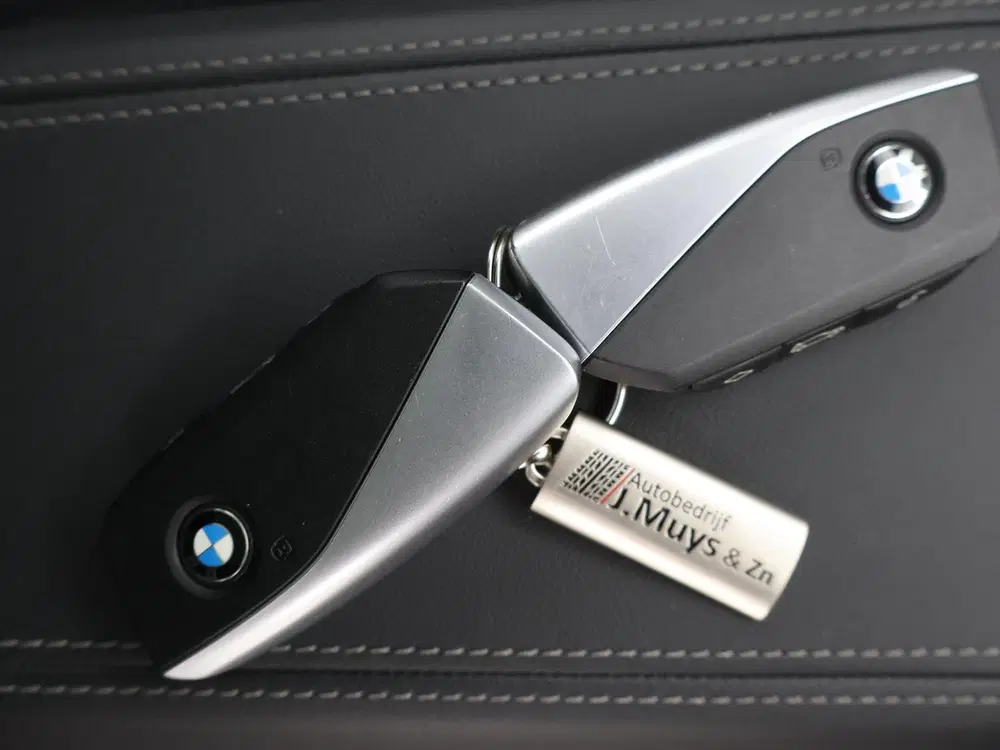 BMW iX2 eDrive20 67 kWh M Sport Edition PANODAK uit 2025, foto 12