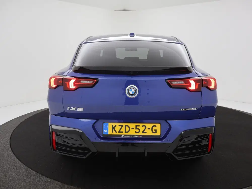 BMW iX2 eDrive20 67 kWh M Sport Edition PANODAK uit 2025, foto 7