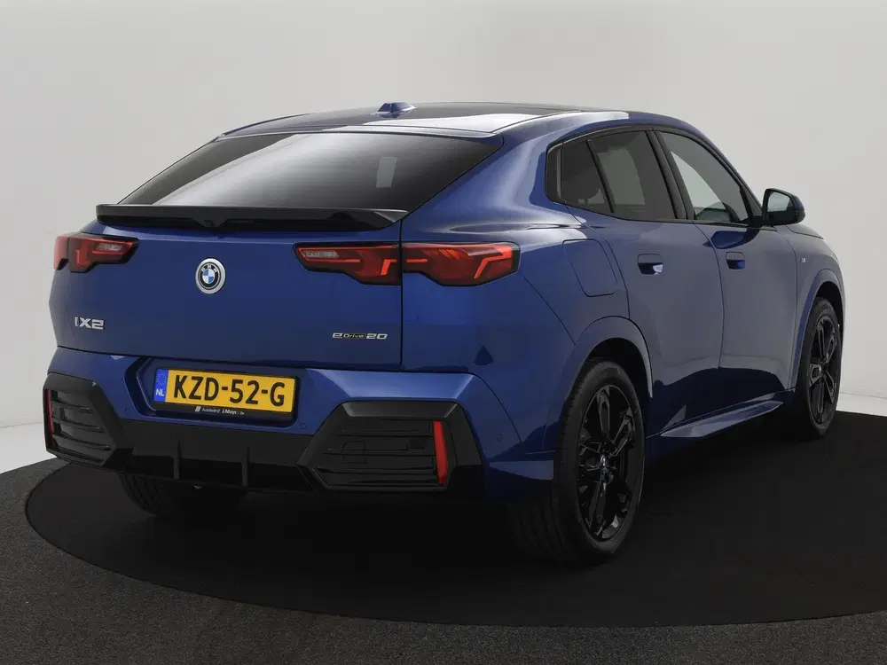 BMW iX2 eDrive20 67 kWh M Sport Edition PANODAK uit 2025, foto 9