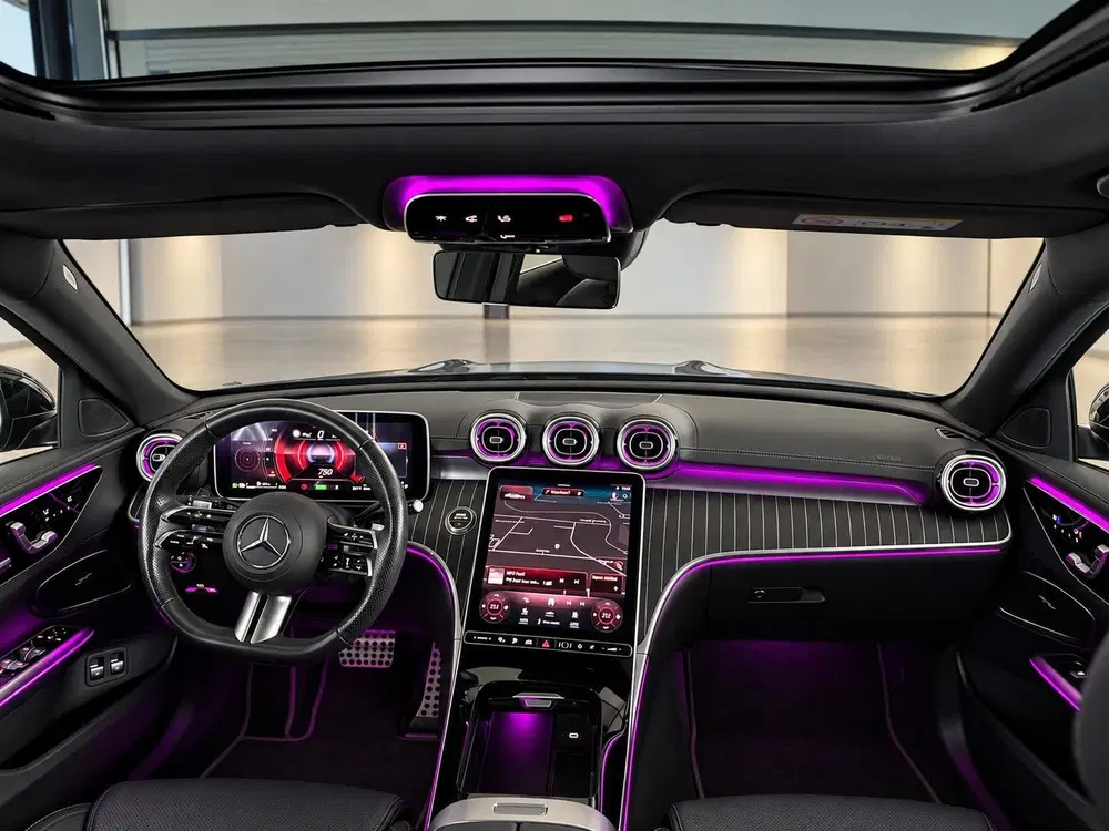 Mercedes-Benz C-Klasse 300 e AMG Line Pano uit 2023, foto 3
