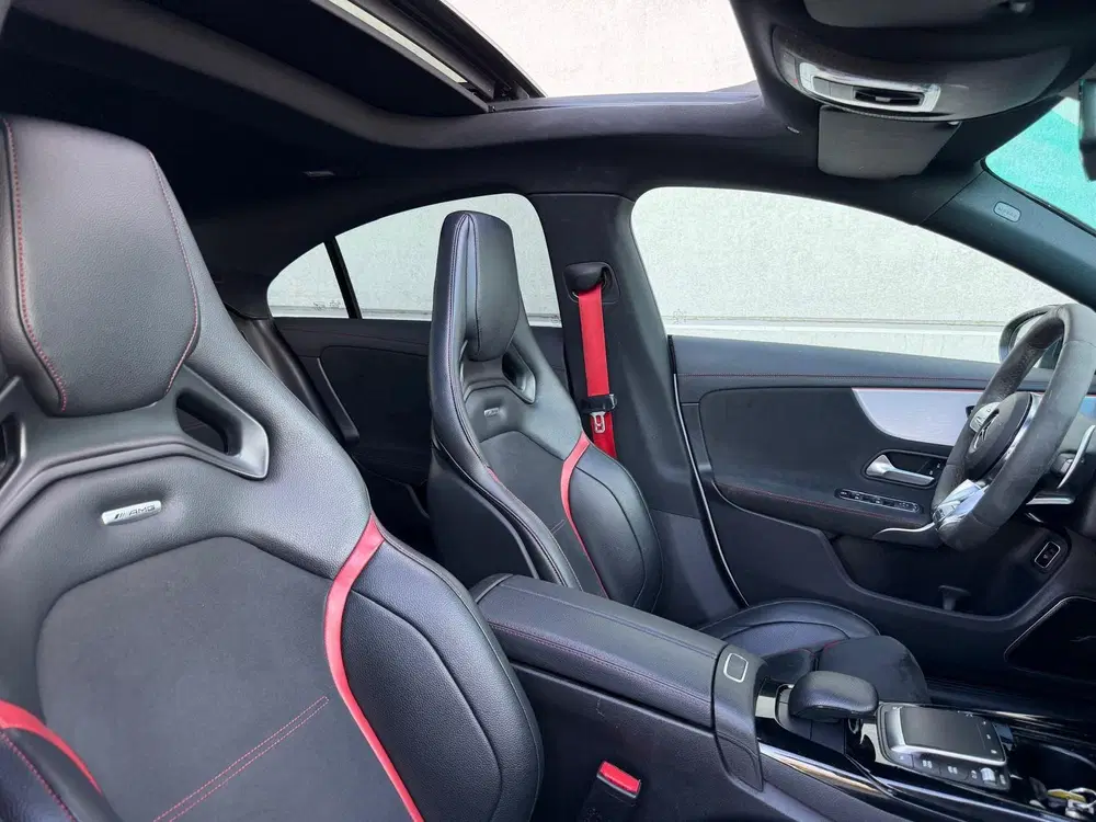 Mercedes-Benz CLA AMG 35 4MATIC Milltek Carbon Pano uit 2020, foto 10
