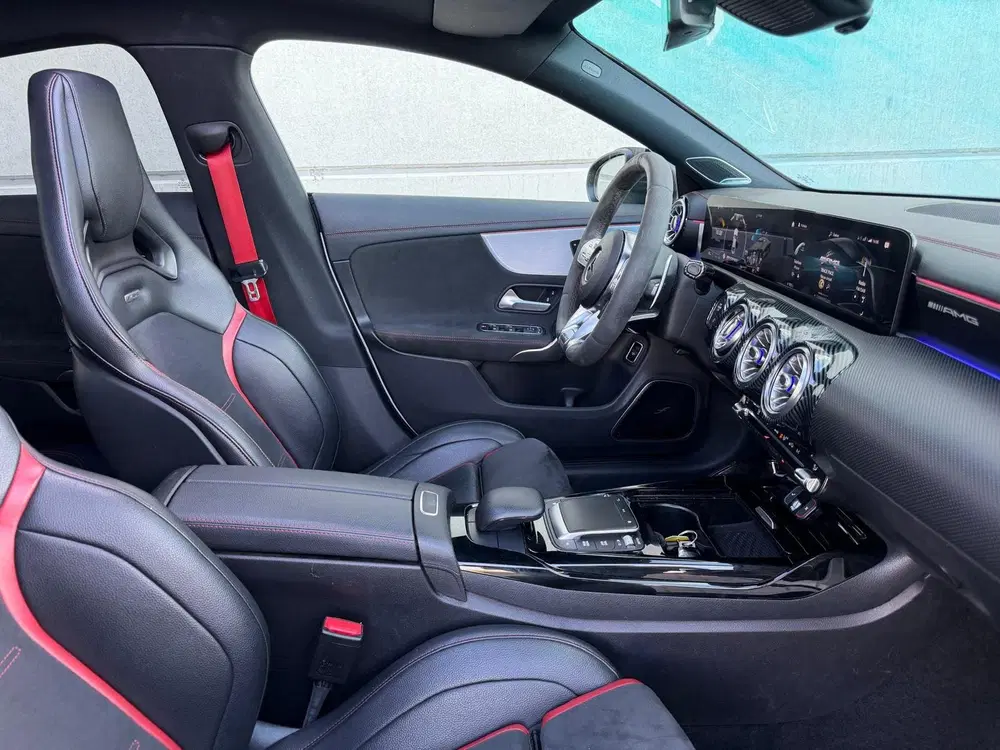 Mercedes-Benz CLA AMG 35 4MATIC Milltek Carbon Pano uit 2020, foto 11