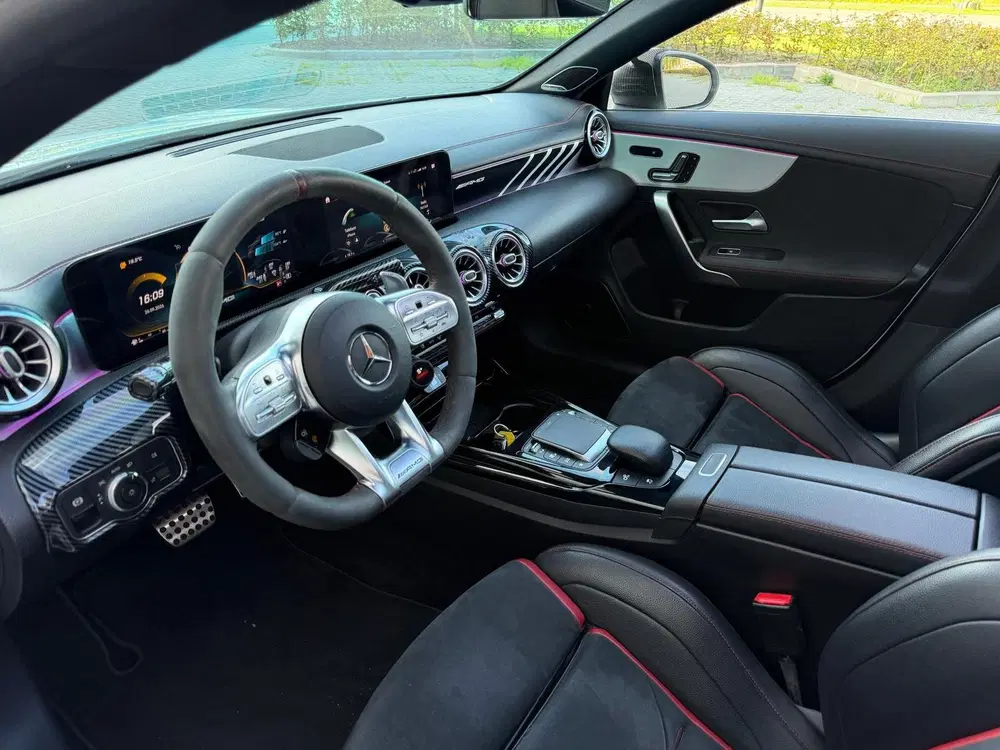 Mercedes-Benz CLA AMG 35 4MATIC Milltek Carbon Pano uit 2020, foto 15