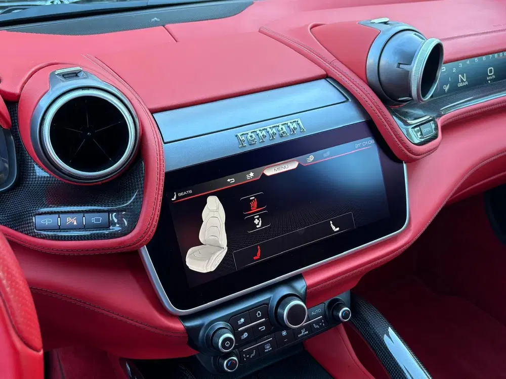 Ferrari GTC4 Lusso 6.3 V12 690PK 4WD uit 2020, foto 15