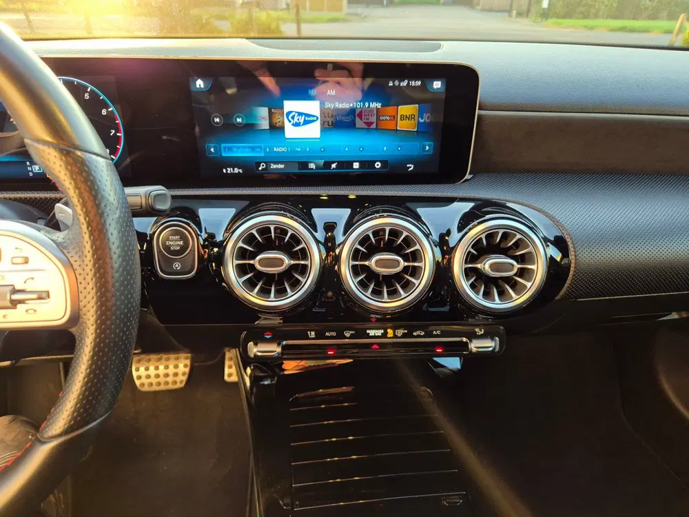 Mercedes-Benz A-Klasse 200 Business Solution AMG uit 2019, foto 11