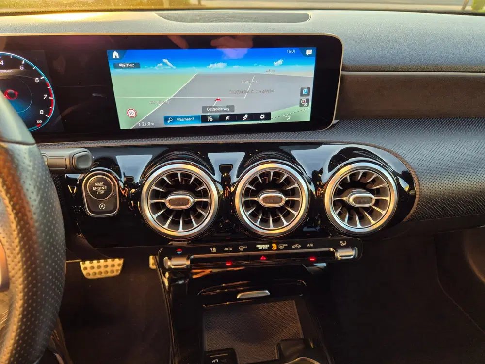 Mercedes-Benz A-Klasse 200 Business Solution AMG uit 2019, foto 13