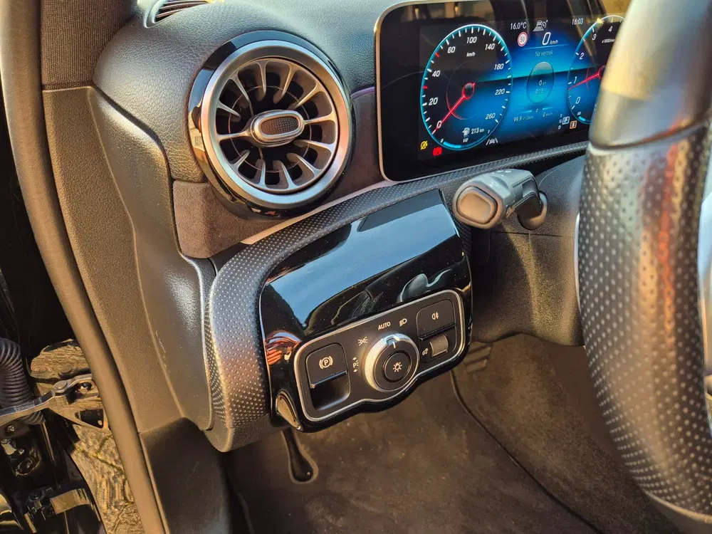 Mercedes-Benz A-Klasse 200 Business Solution AMG uit 2019, foto 15