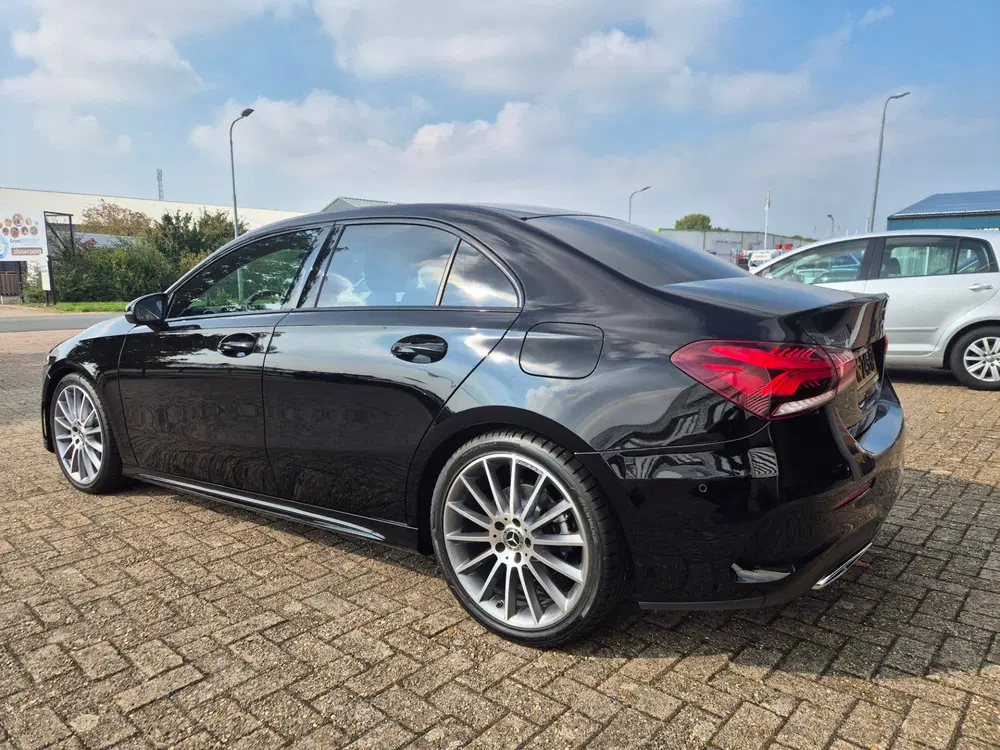 Mercedes-Benz A-Klasse 200 Business Solution AMG uit 2019, foto 3