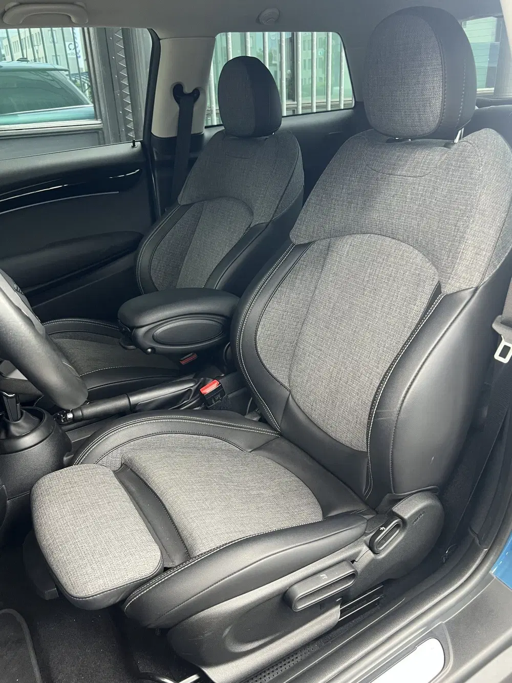 Mini Cooper 1.5 Cooper Business Edition uit 2022, foto 11