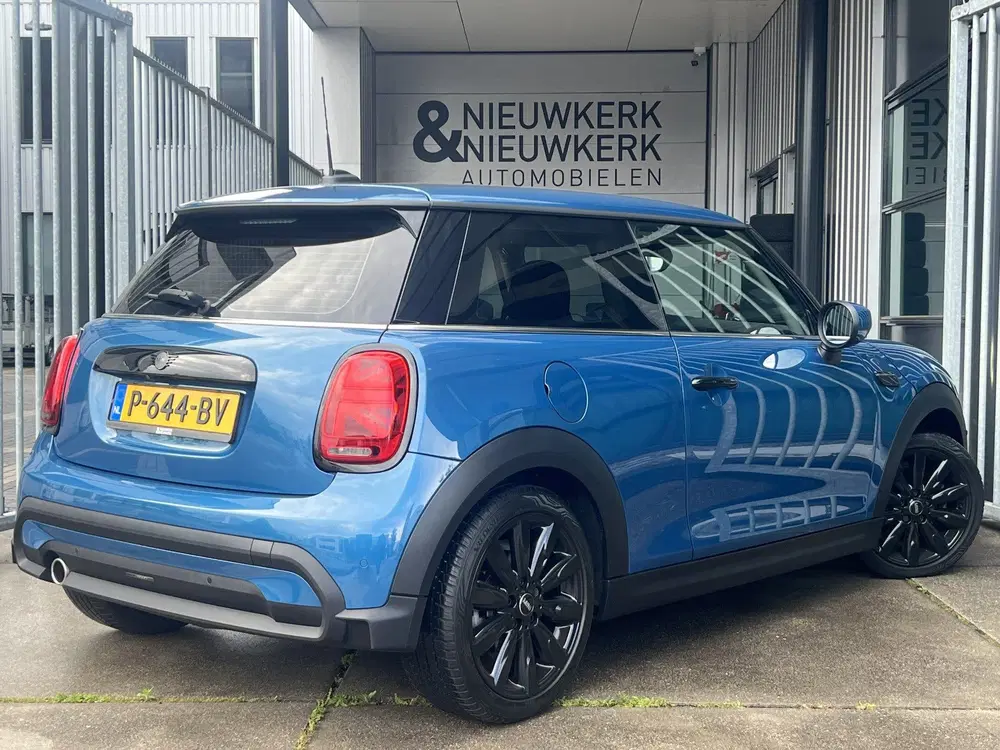 Mini Cooper 1.5 Cooper Business Edition uit 2022, foto 2