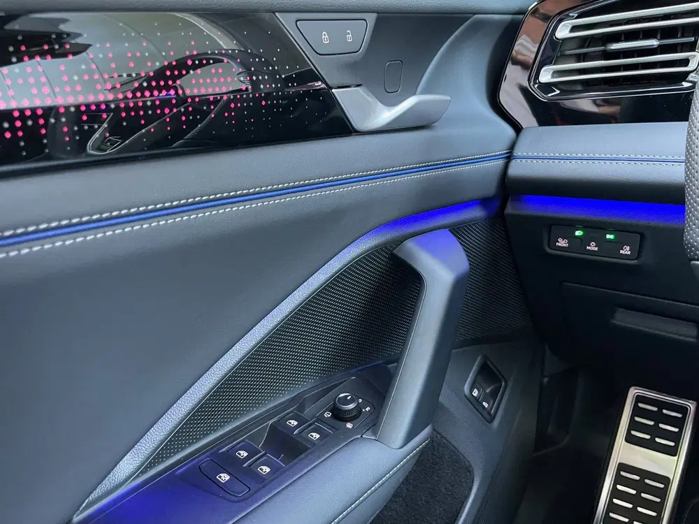 Volkswagen Tiguan 1.5 eHybrid R-Line Edition 272PK NAP CARPL uit 2025, foto 13