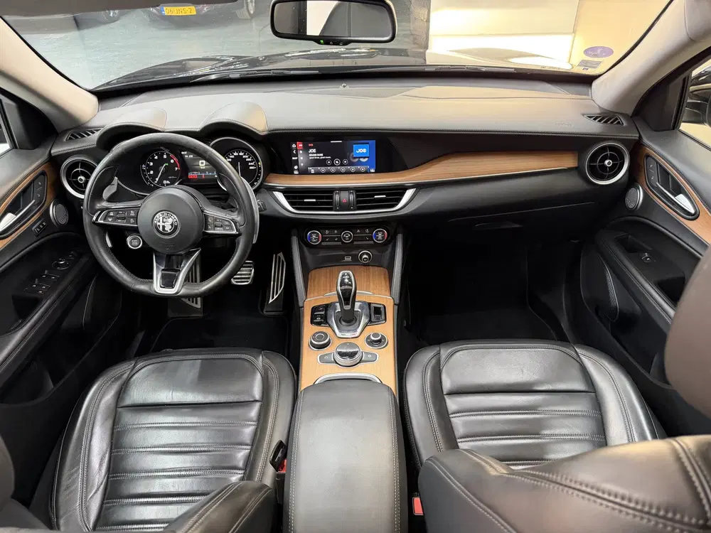 Alfa Romeo Stelvio 2.0 T AWD Ti uit 2020, foto 2