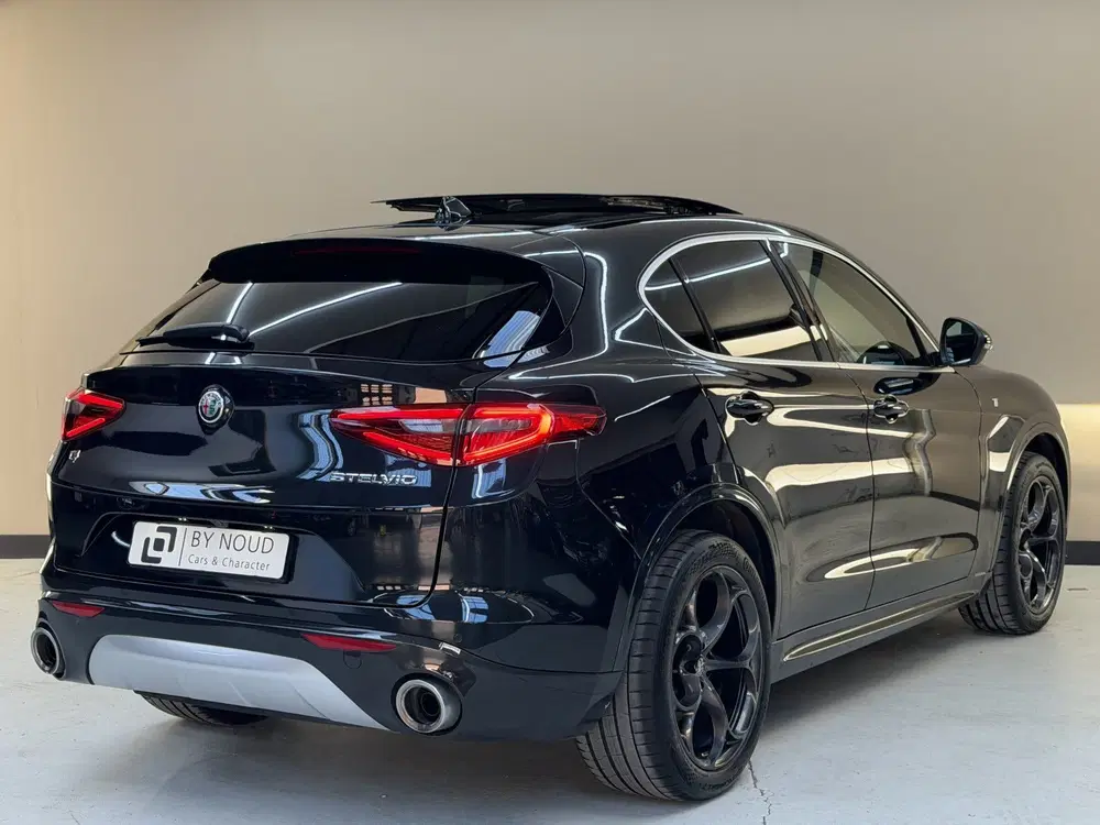 Alfa Romeo Stelvio 2.0 T AWD Ti uit 2020, foto 3