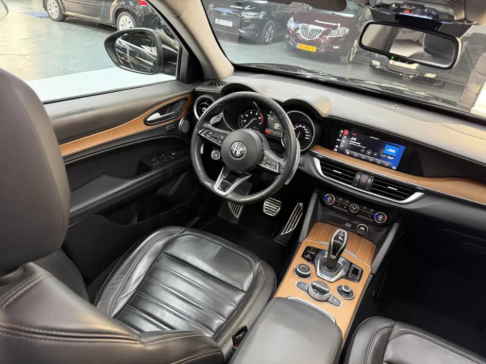 Alfa Romeo Stelvio 2.0 T AWD Ti uit 2020, foto 4