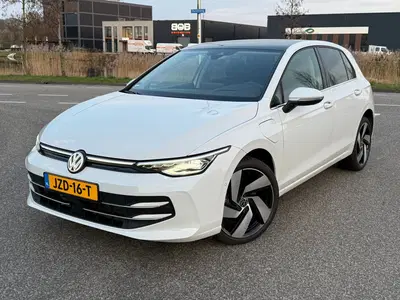 Volkswagen Golf VW Golf 8.5 1.5 eHybrid Style uit 2024