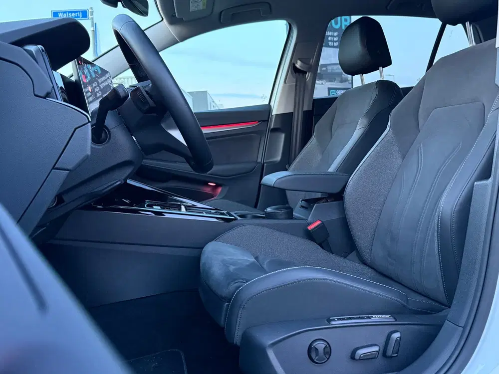 Volkswagen Golf VW Golf 8.5 1.5 eHybrid Style uit 2024, foto 4