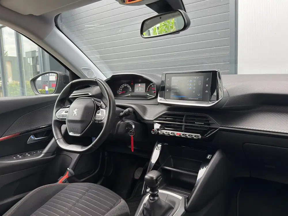 Peugeot 2008 1.2 PureTech BTW FACELIFT uit 2021, foto 2