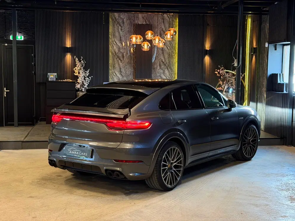 Porsche Cayenne Cayenne Coupé 3.0 E-Hybrid PANO uit 2022, foto 2
