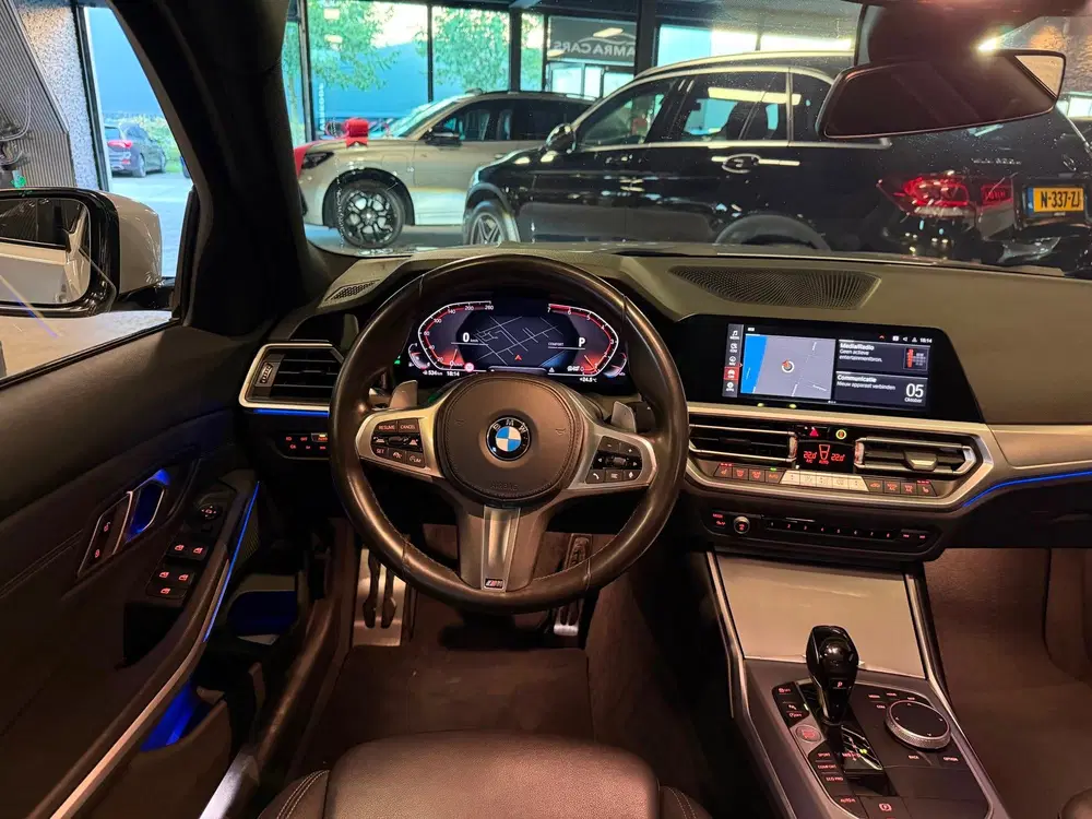 BMW 3-serie 320i High Executive uit 2020, foto 11