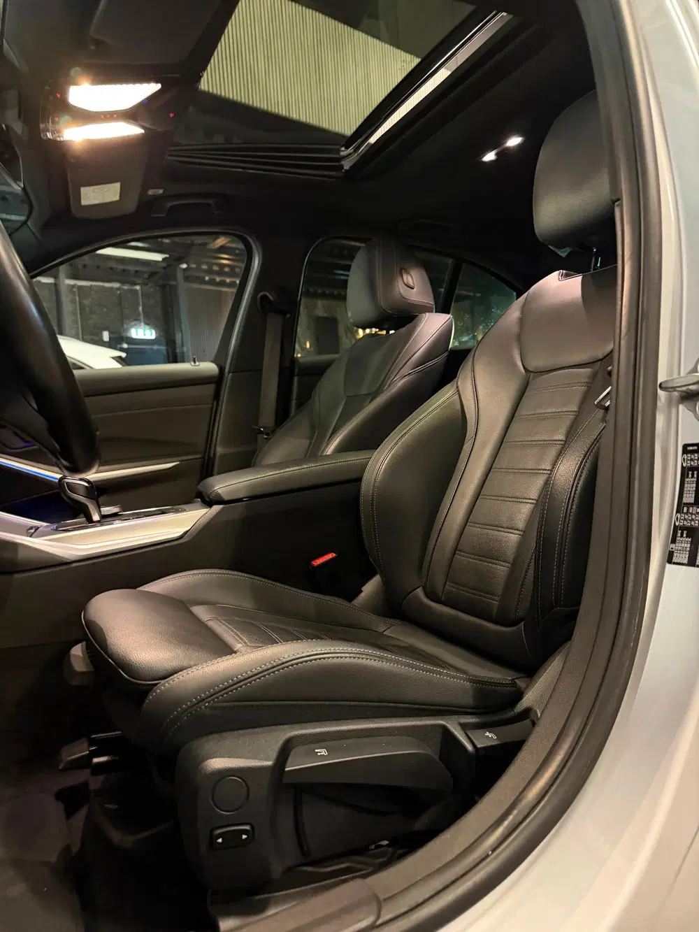 BMW 3-serie 320i High Executive uit 2020, foto 13