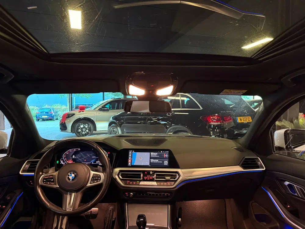 BMW 3-serie 320i High Executive uit 2020, foto 3