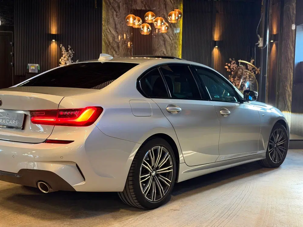 BMW 3-serie 320i High Executive uit 2020, foto 7