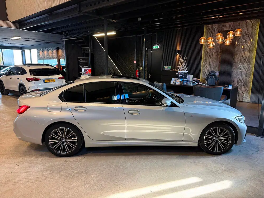 BMW 3-serie 320i High Executive uit 2020, foto 8