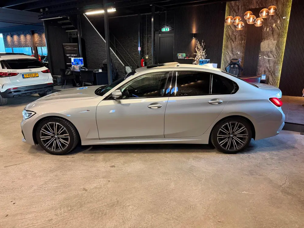BMW 3-serie 320i High Executive uit 2020, foto 9