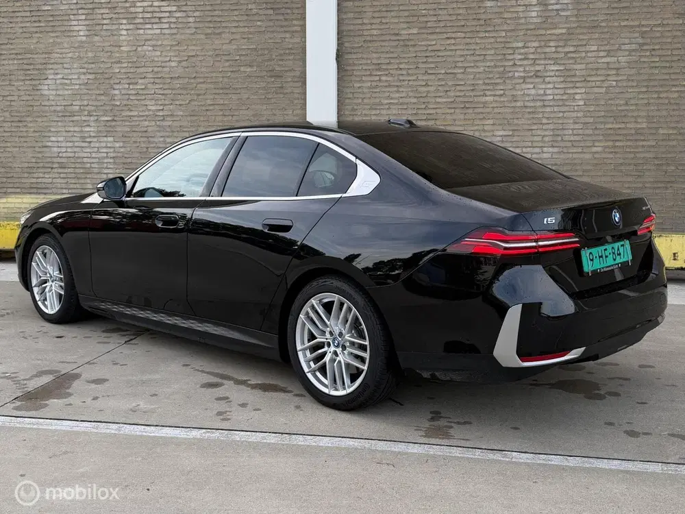 BMW i5 eDrive40 Full Option Dealer Onderhouden 20 uit 2024, foto 3