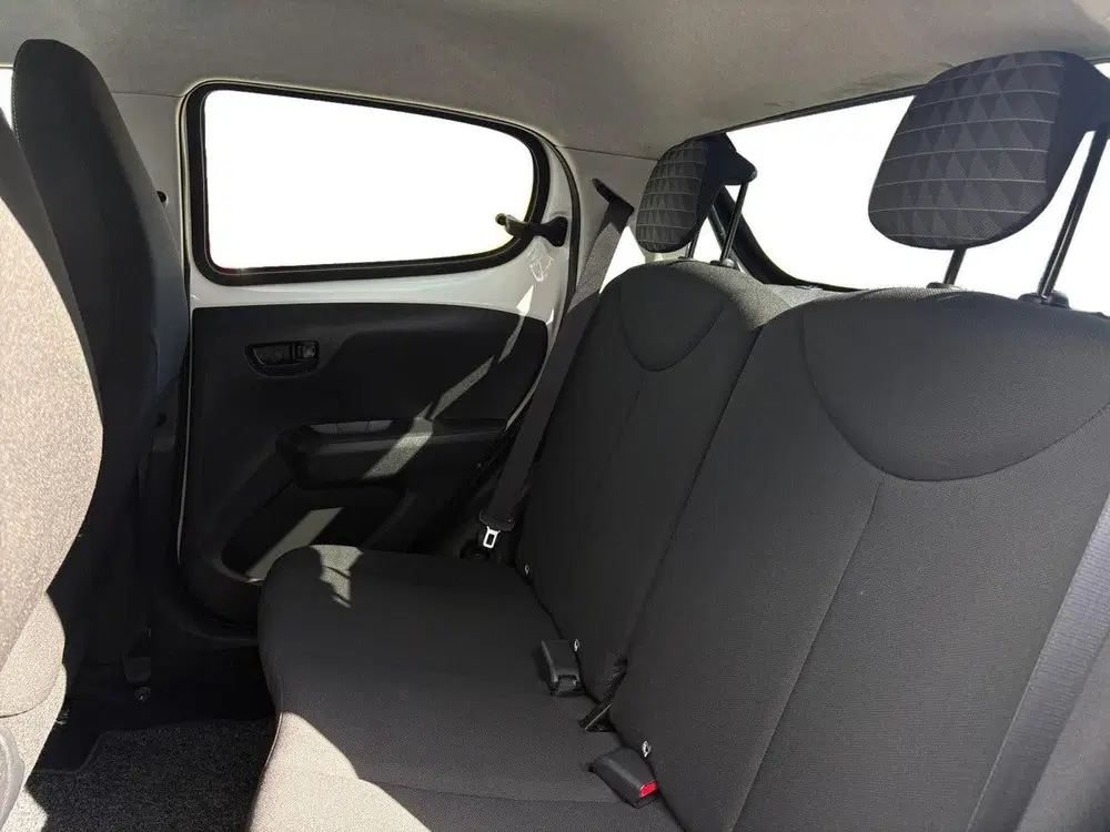 Peugeot 108 5-deurs Active 1.0 e-VTi 72pk uit 2020, foto 12