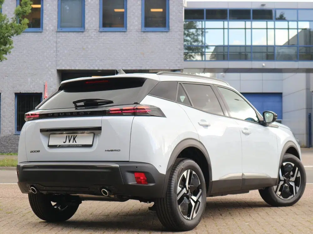 Peugeot 2008 1.2 Hybrid 145 GT uit 2026, foto 3