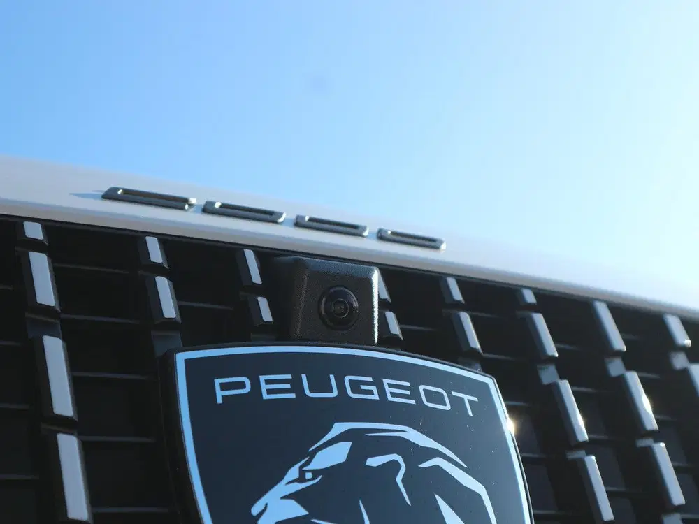 Peugeot 2008 1.2 Hybrid 145 GT uit 2026, foto 6