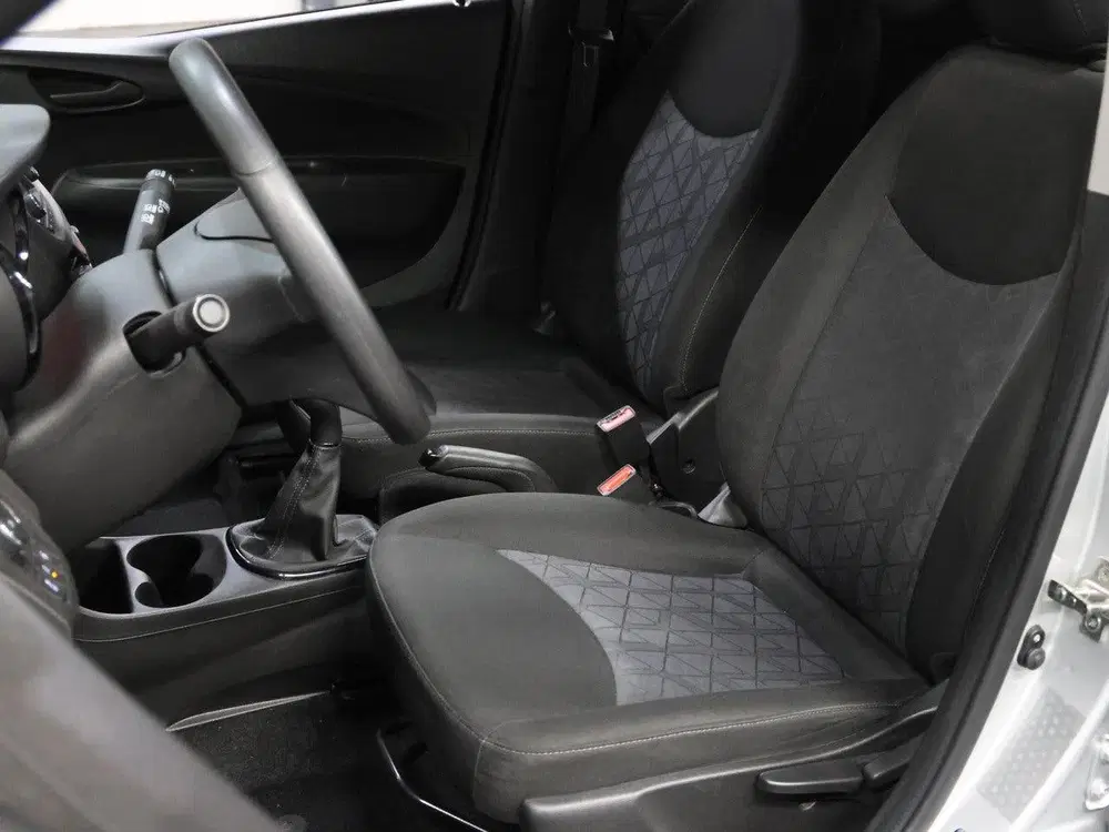 Opel Karl 1.0 75pk 120 Jaar Edition uit 2019, foto 12