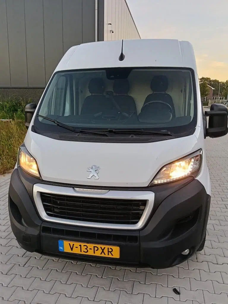 Peugeot Boxer GB 335 L3h2 Bluehdi 140PK S&S 2022 Wit uit 2022, foto 2
