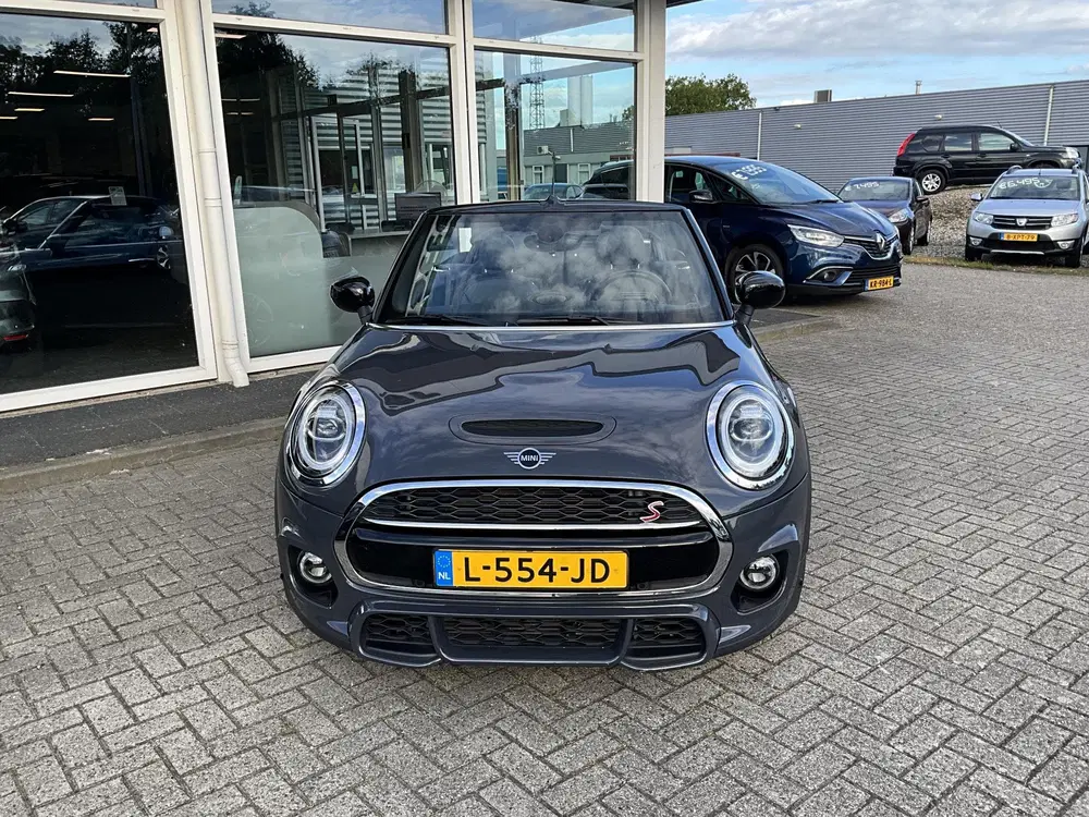 Mini Cabrio 2.0 Cooper S JCW CAMERA uit 2020, foto 3