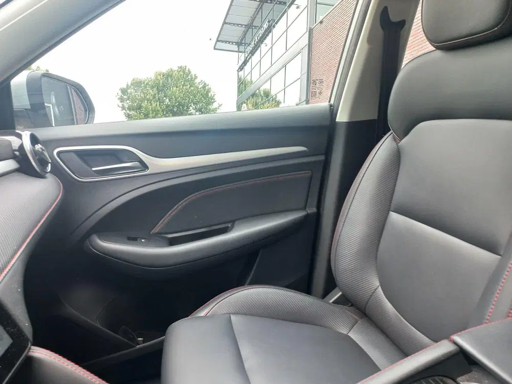 MG ZS EV Long Range Luxury 70 kWh uit 2023, foto 10