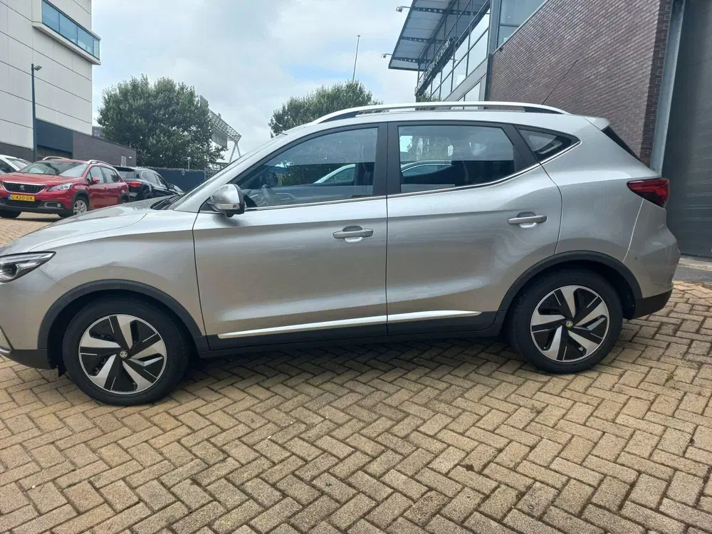 MG ZS EV Long Range Luxury 70 kWh uit 2023, foto 3