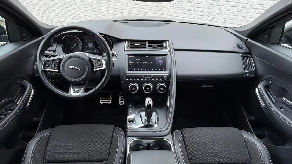 Jaguar E-Pace 2.0 P200 AWD R-Dynamic Automaat Cruise Sto uit 2019, foto 3