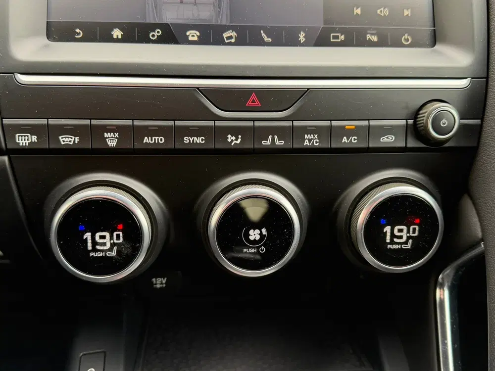 Jaguar E-Pace 2.0 P200 AWD R-Dynamic Automaat Cruise Sto uit 2019, foto 6