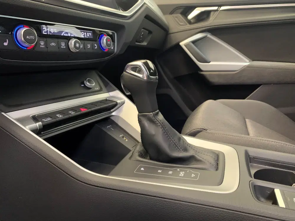 Audi Q3 35 TFSI 150PK M-HEV Pro Line Sport NAVIGAT uit 2020, foto 10