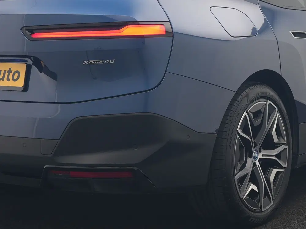 BMW iX xDrive40 Excellence 77 kWh 327pk uit 2023, foto 9